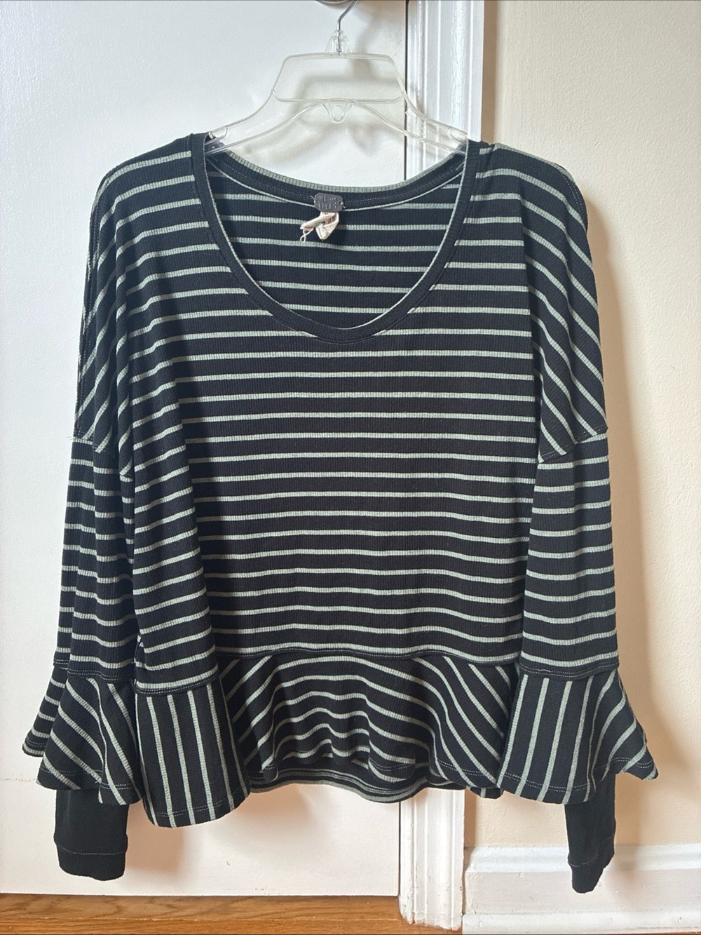 We The Free Round About long sleeve thermal peplum tee black and green size S